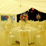 طاولات وكراسي فاخرة